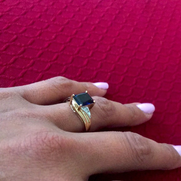 Blue Sapphire & Diamond Ring. - Picture 1 of 9